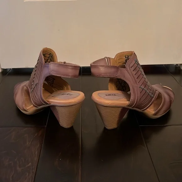 Earth women’s Libra heels - Picture 3 of 10